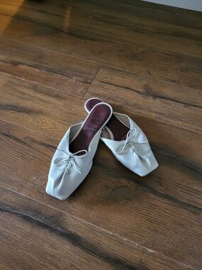 Zara Leather White Women's Slip-On Bow Mules. Size 9(40)
